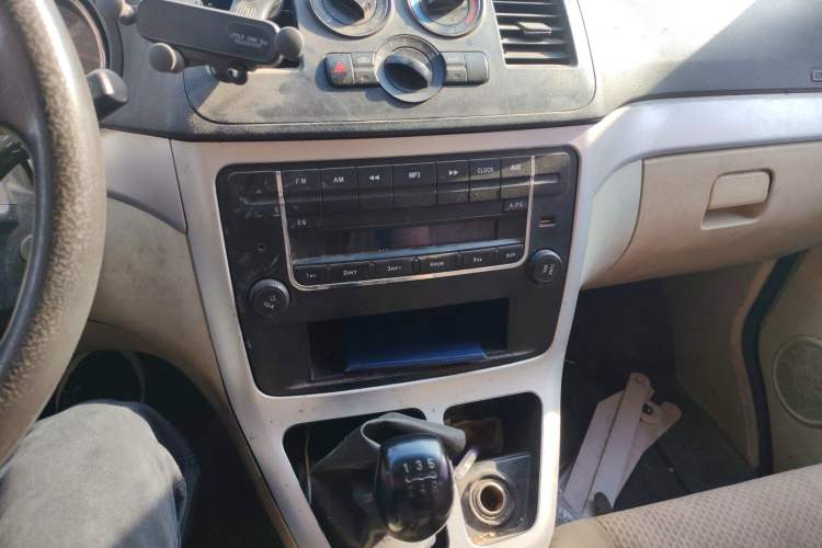 Used CHANGAN KAICHENG Ruixing M90 2018 2.0L Value-Added High-Roof Double-Door 6-Seater 4G94S Audio And AC Panel