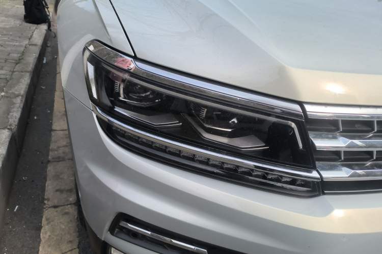 Used Volkswagen Tiguan L 2017 330TSI Automatic Two-Wheel Drive Flagship Edition Right Front Headlight