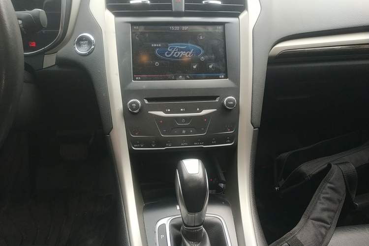 Used Ford Mondeo 2013 2.0L GTDi 200 Luxury Model Audio And AC Panel