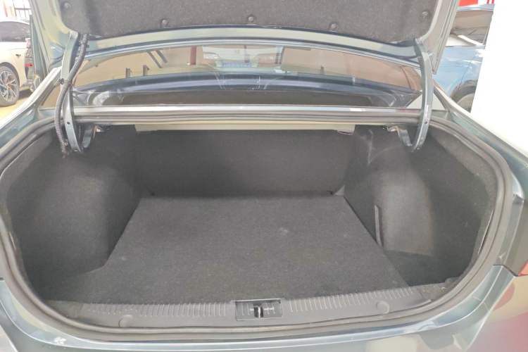 Used Roewe i6 2017 16T Automatic Connected Smart Edition
