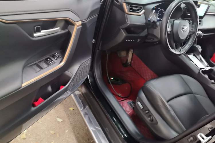 Used Toyota Wildlander 2024 2.0L CVT Two-Wheel Drive Luxury PLUS Edition Driver Seat