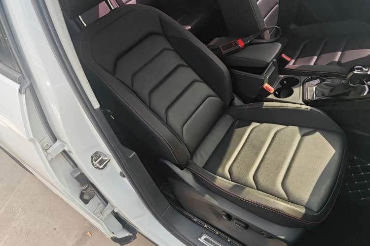 Used Volkswagen Tayron 2019 330TSI Two-Wheel-Drive Luxury Version China V Emission Standard Right Front Seat