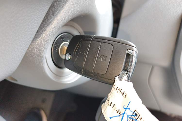 Used Wuling Yangguang 2024 300KM Comfort Version Passenger Van 75kW