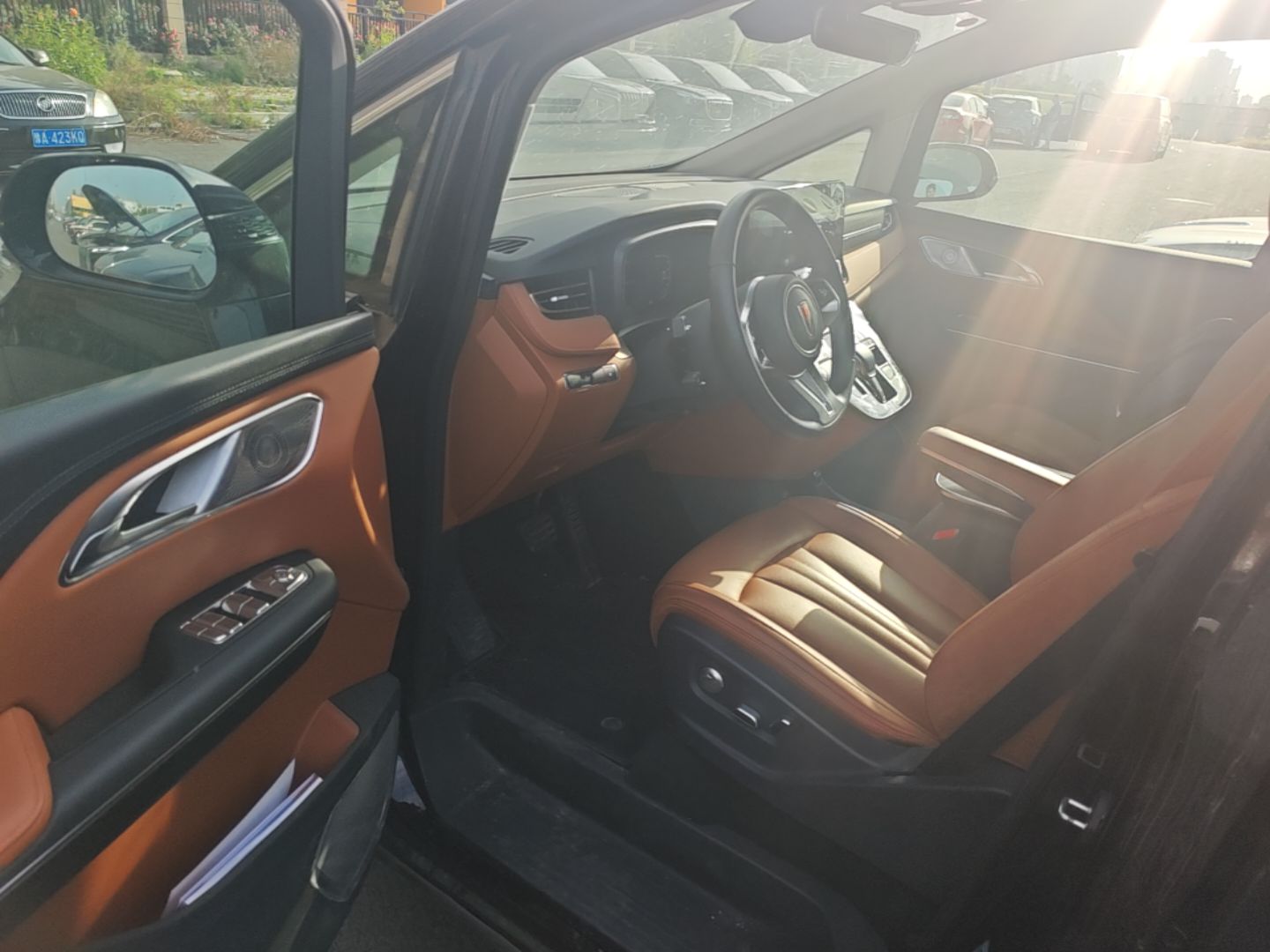 Hongqi HQ9 PHEV 2024 2.0T Four-Wheel Drive Business Edition — снимка 18