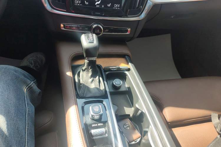 Used Volvo S90 2020 Facelift T5 Smart & Luxurious Edition