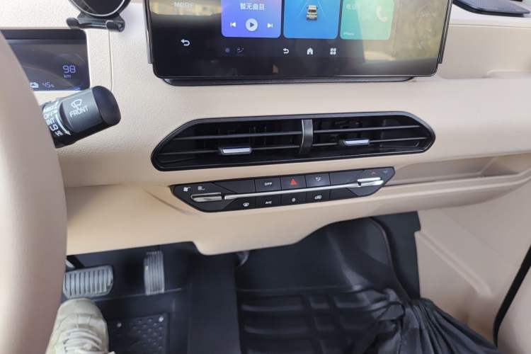 Used Geely Galaxy Panda 2023 Panda Mini 200km Endurance Bear
