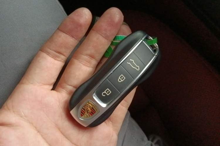 Used Porsche Cayenne E-Hybrid 2023 Cayenne E-Hybrid 2.0T Platinum Edition Vehicle Key