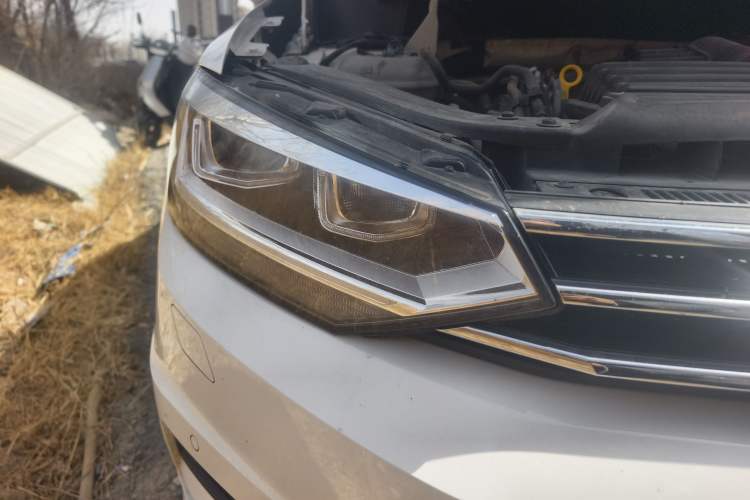 Used Volkswagen Touran 2018 Volkswagen Touran L 280TSI DSG Comfort Edition 7-seater Right Front Headlight