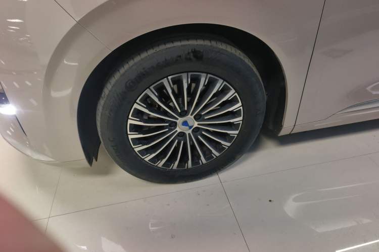 Used Denza D9 2022 EV 620 Prestige Model
