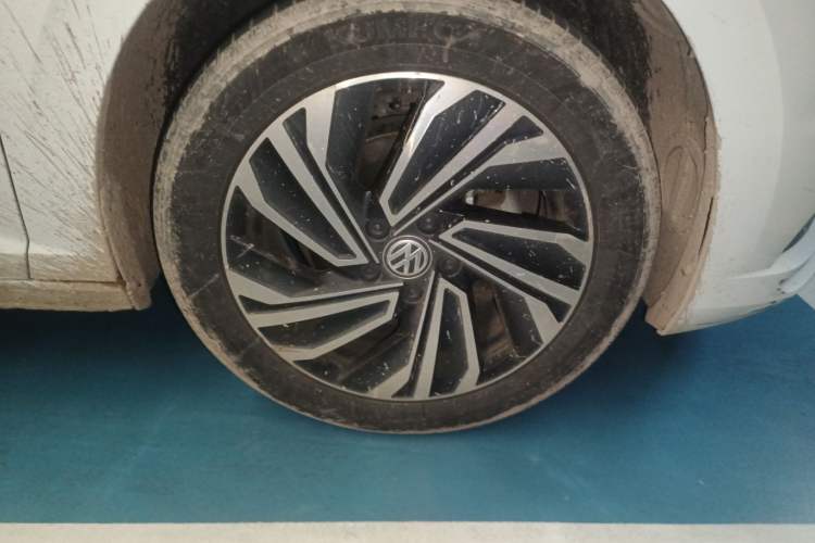 Used Volkswagen Sagitar 2021 280TSI DSG Excellence Edition Right Front Wheel Hub