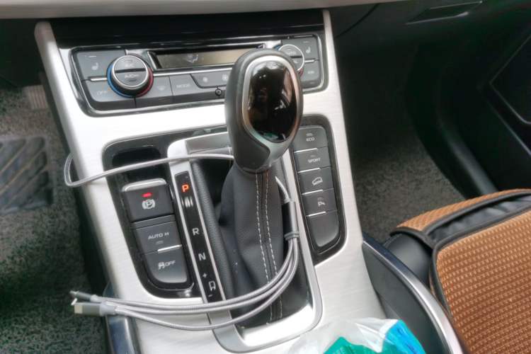 Used Geely Auto Emgrand X7 Sport 2018 1.8TD Automatic Two-Wheel Drive Smart Connect 4G Internet Edition
