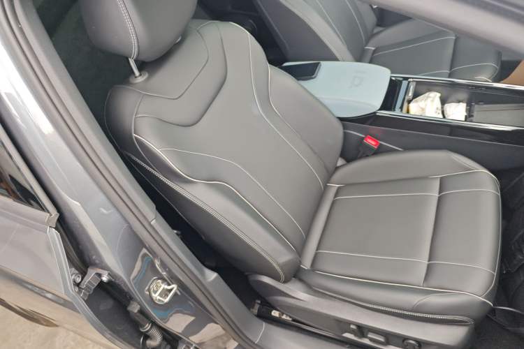 Used Volkswagen ID.4 X 2025 Smart Version Pure & Intelligent Enjoyment Edition Right Front Seat