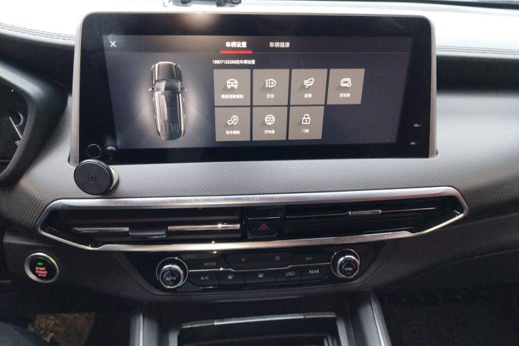 Used SAIC MAXUS D90 2017 2.0T Automatic All-Wheel Drive Sirius Audio And AC Panel