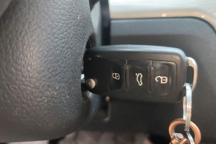 Used Volkswagen Lavida 2015 1.6L Manual Fashion Edition Vehicle Key