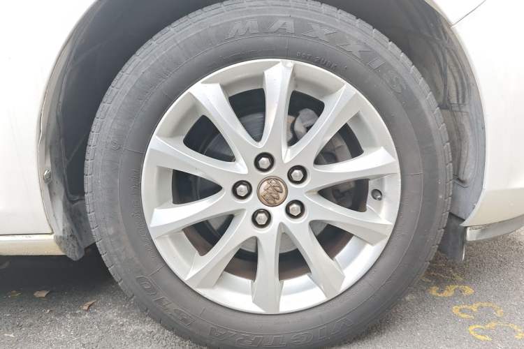 Used Buick GT 2014 XT 1.6L Automatic Fashion Edition Right Front Wheel Hub