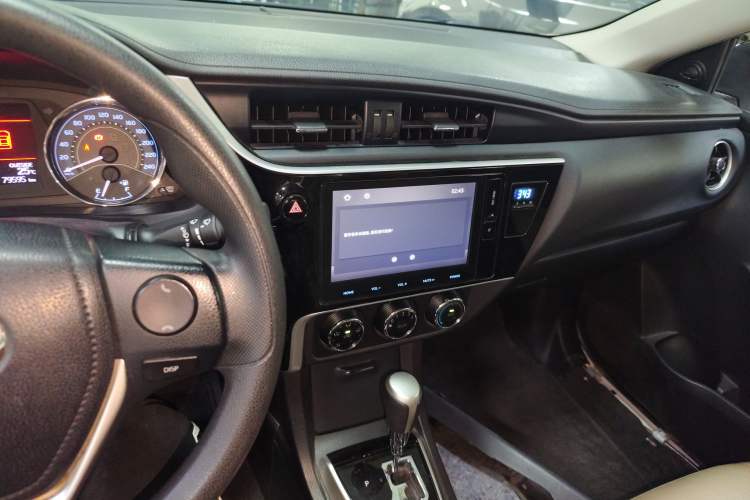 Used Toyota Corolla 2017 Revised Version 1.2T S-CVT GL-i Center Console