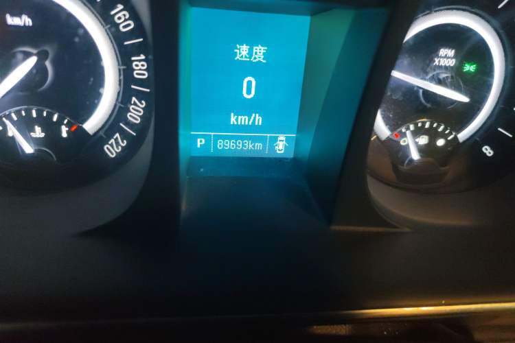 Used Buick GL8 2018 28T Luxury Model China VI Standard Odometer Close Up