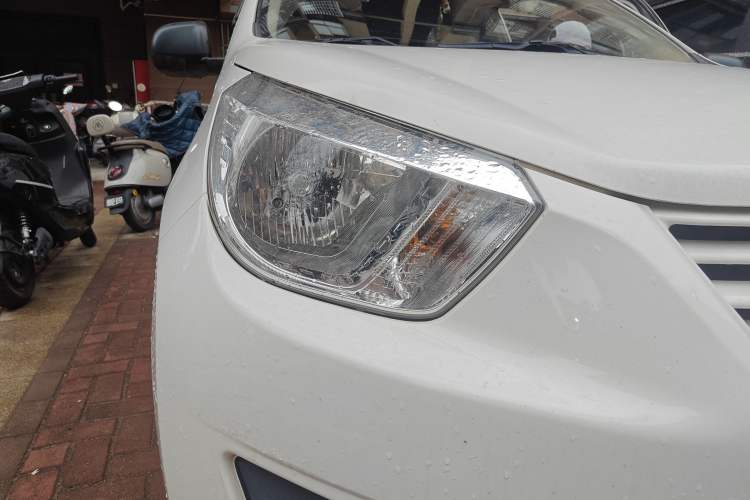 Used Venucia R30 2014 1.2L Manual Enjoyment Edition