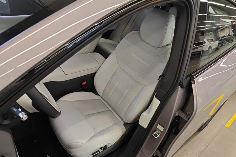 Used XPeng G6 2025 625 Long-Range Max Flagship Edition Left Front Seat