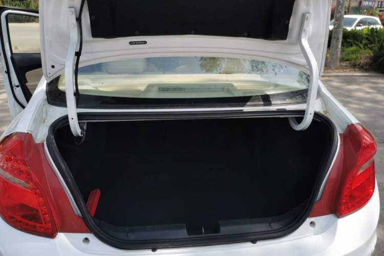Used Chery E3 2015 1.5L Manual Fashion Model Trunk
