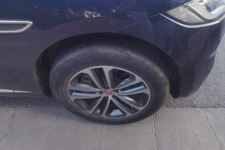 Used Jaguar F-PACE 2021 250 PS Right Front Wheel Hub