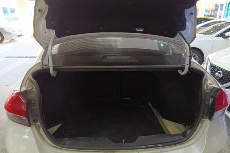 Used Suzuki Alivio 2015 1.6L Automatic Comfort Model Trunk