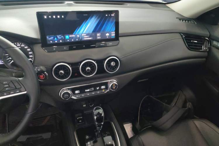 Used Nissan X-Trail 2025 Honor 2.0L Two-Wheel Drive Leading Edition Audio And AC Panel