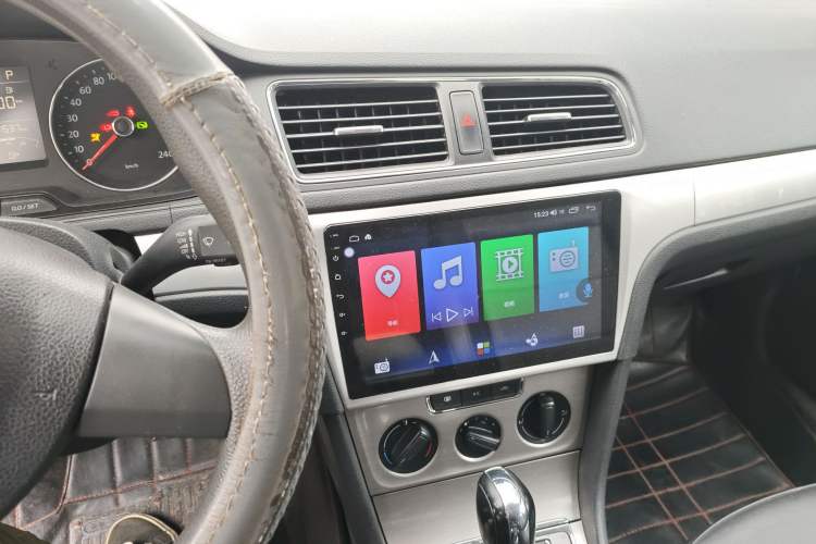 Used Volkswagen Lavida 2013 1.6L Automatic Comfort Edition Audio And AC Panel