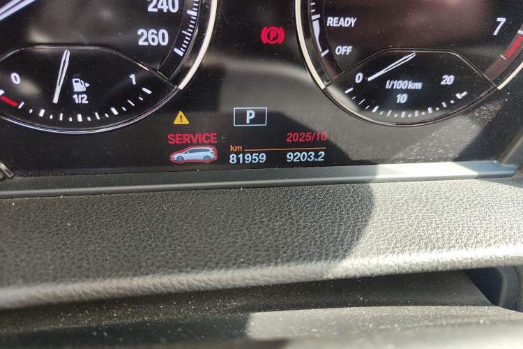 Used BMW 2 Series Gran Tourer 2019 220i Luxury Sports Package Odometer Close Up