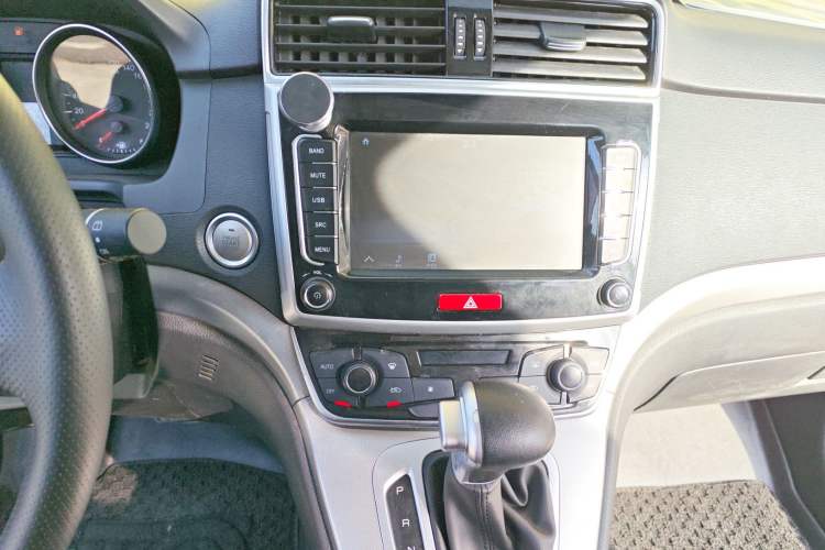 Used Haval M6 2019 1.5T DCT Two-Wheel Drive Elite Version China VI Standard
