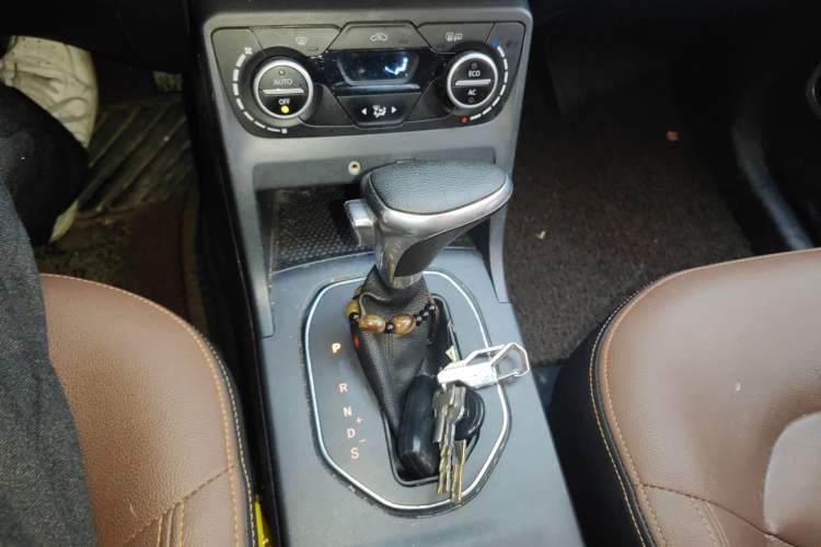 Used FAW Senya R7 2017 1.6L Automatic Smart Version Gear Lever
