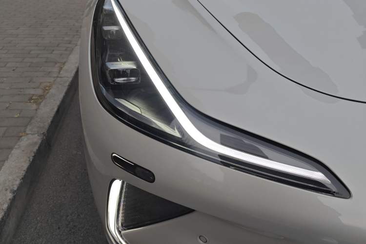 Used IM LS7 2023 90 kWh Elite Rear-Drive Version Right Front Headlight