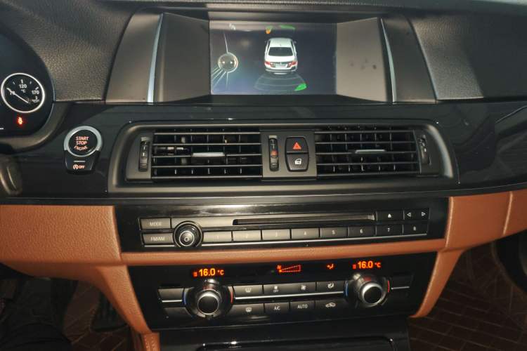 Used BMW 5 Series 2014 520Li Elegant Model
