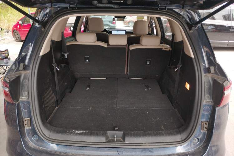 Used BYD Song MAX New Energy 2022 DM-i 105KM Flagship Model Trunk