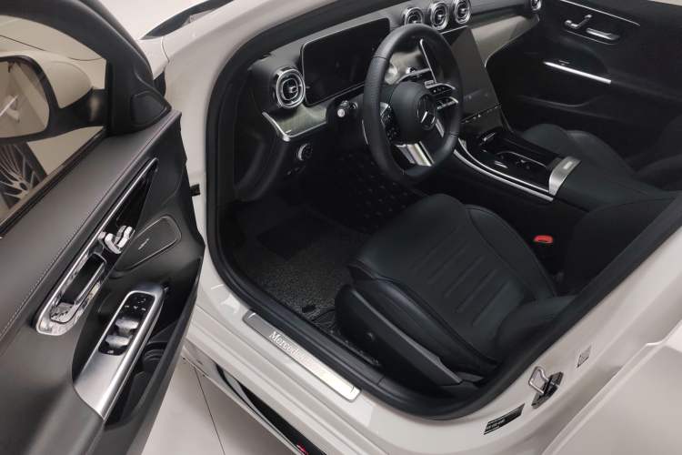 Used Mercedes-Benz C-Class 2024 Restyled C 260 L Sport Edition Driver Seat