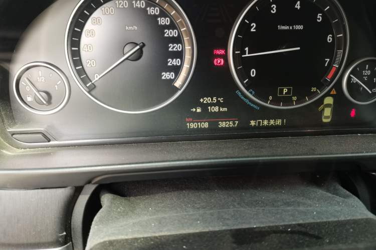 Used BMW 5 Series 2014 525Li Leading Model Odometer Close Up