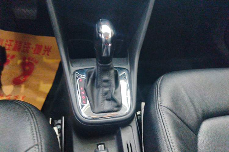 Used Volkswagen Jetta 2013 1.6L Automatic Fashion Model Gear Lever
