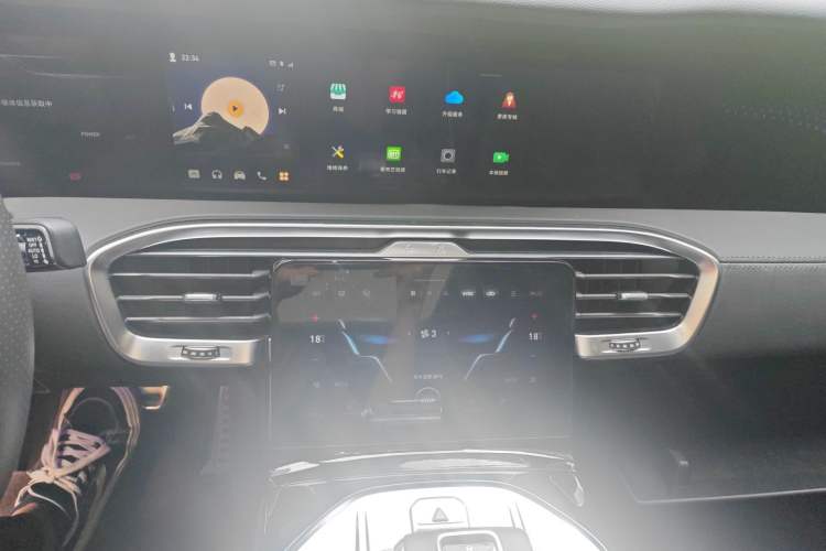 Used Hongqi E-HS9 2022 690 km Range Flagship Edition Six Seats Audio And AC Panel