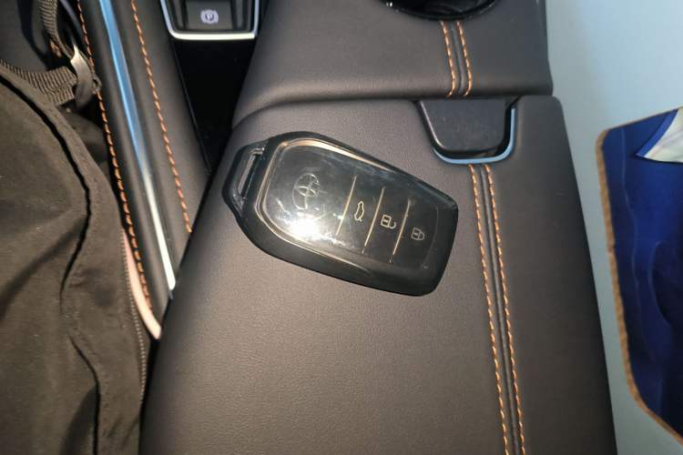 Used Toyota Avalon 2024 Dual-Motor 2.0L Luxury Edition Vehicle Key