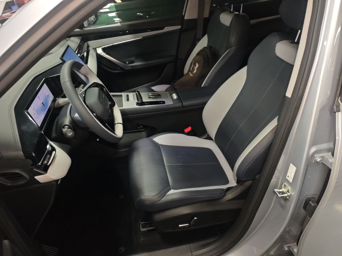 Geely Auto FX11 2024 1.5TD DCT Dragon Edition — снимка 17