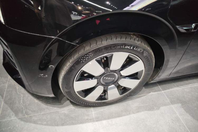 Used Zeekr 009 2022 WE Edition Left Front Wheel Hub