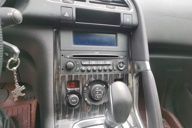 Used Peugeot 3008 2015 2.0L Automatic Trend Edition Audio And AC Panel