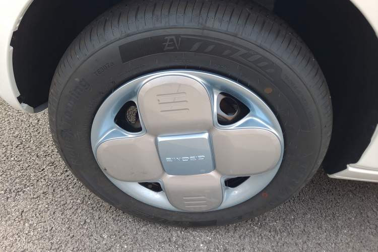 Used Geely Galaxy Panda 2024 Panda Mini 200km Endurance Bear Left Front Wheel Hub