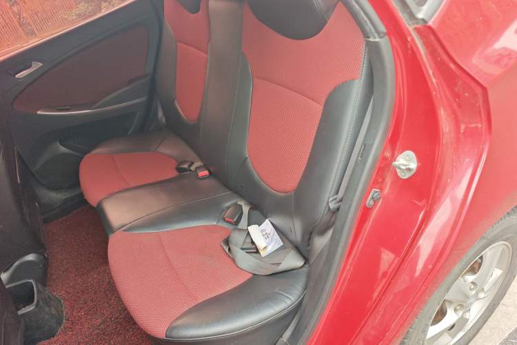 Used Hyundai Verna Ray 2014 1.4L Automatic GLX
