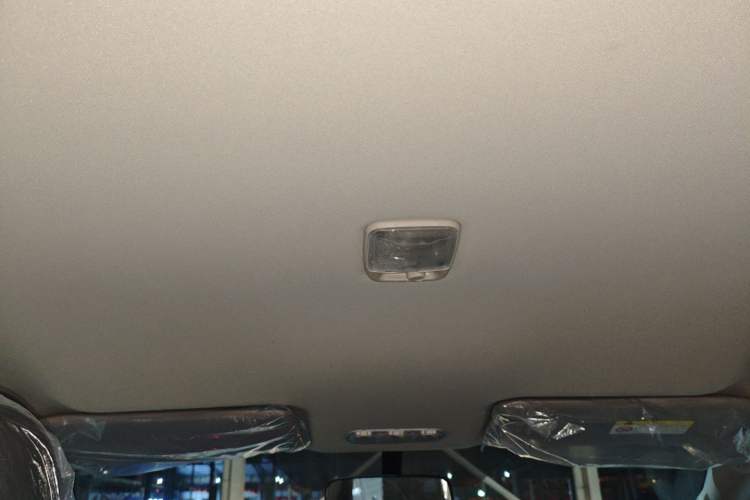 Used Dongfeng Ruichi 6 2023 Revised Version 2.3T Manual Two-Wheel Drive Diesel Standard Trim with Long Cargo Bed
