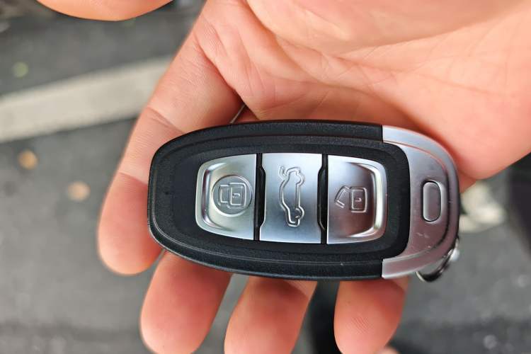 Used Hongqi E-QM5 2021 Online Booking Charging Basic Edition 5 Seats Vehicle Key