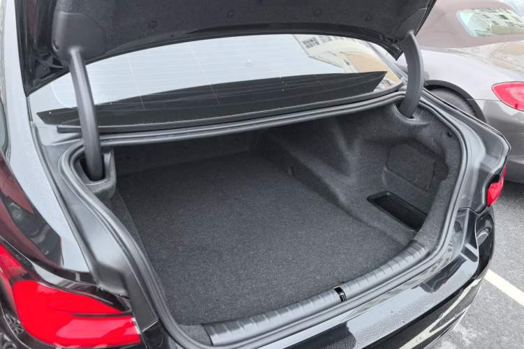 Used BMW 5 Series 2022 Second Facelift 525Li Luxury Package Trunk