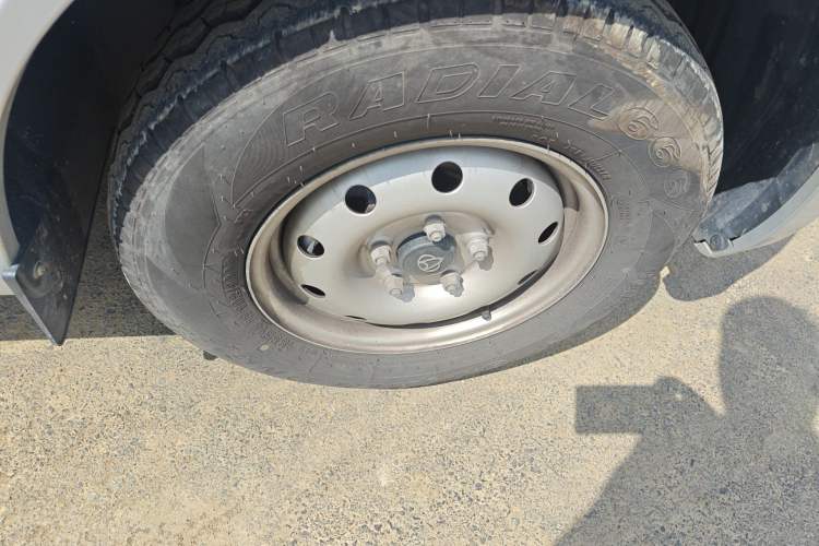 Used CHANGAN KAICHENG Ruixing M60 2023 1.5L GDI Basic Model Passenger Vehicle 6/7 Seats Right Front Wheel Hub