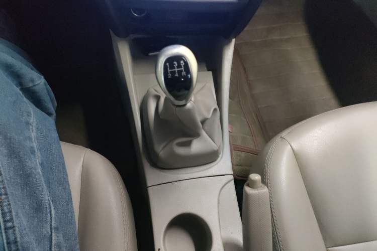 Used Soueast V3 Lingyue 2014 1.5L Manual Happiness Edition Gear Lever