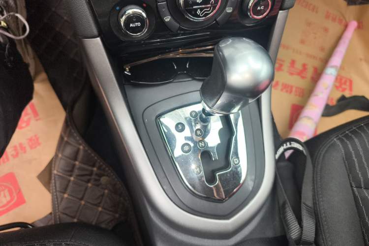 Used Peugeot 408 2013 2.0L Automatic Luxury Edition Gear Lever